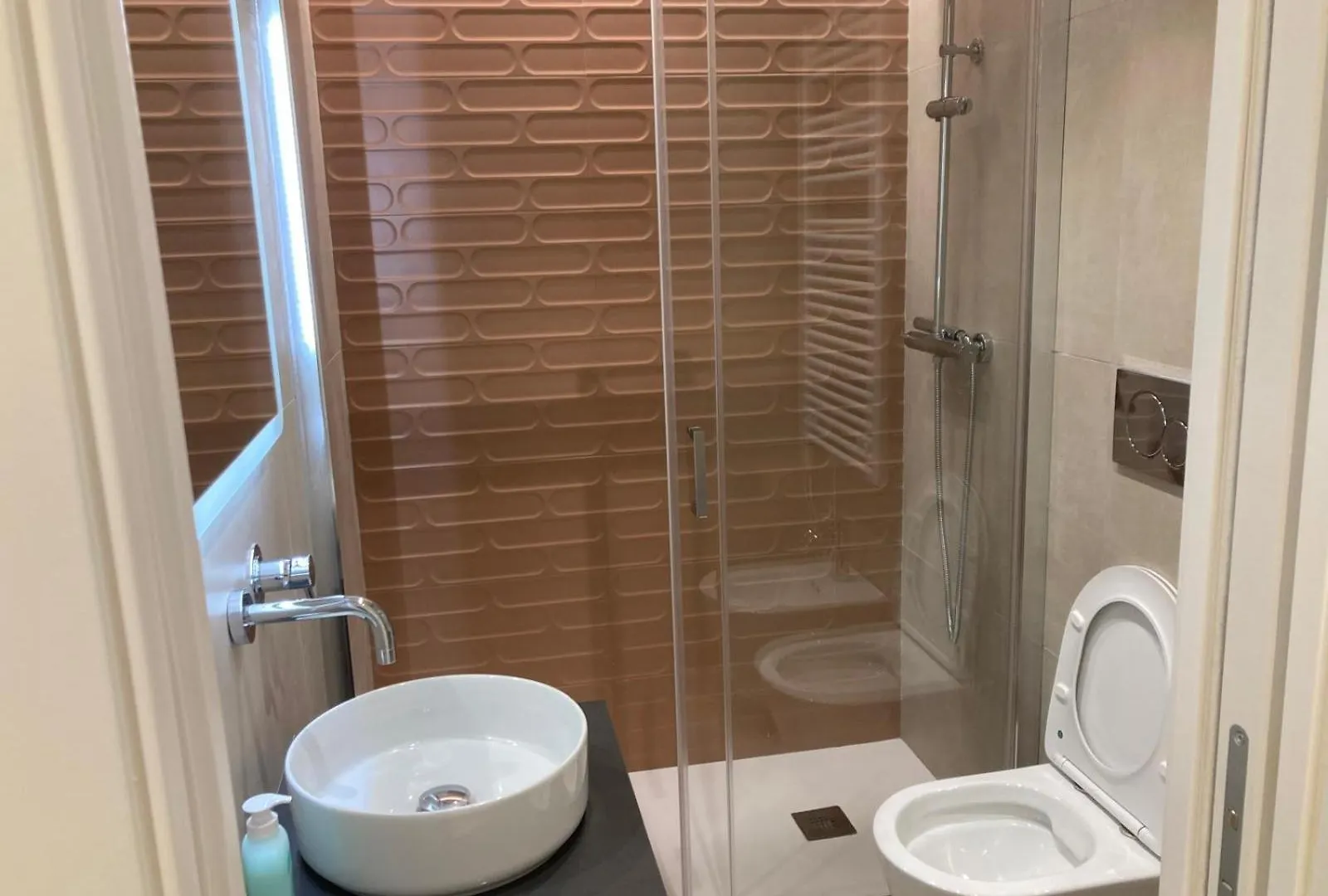 Apartamento Manzoni Bilocale Con Doppi Servizi Piano Terra Roma